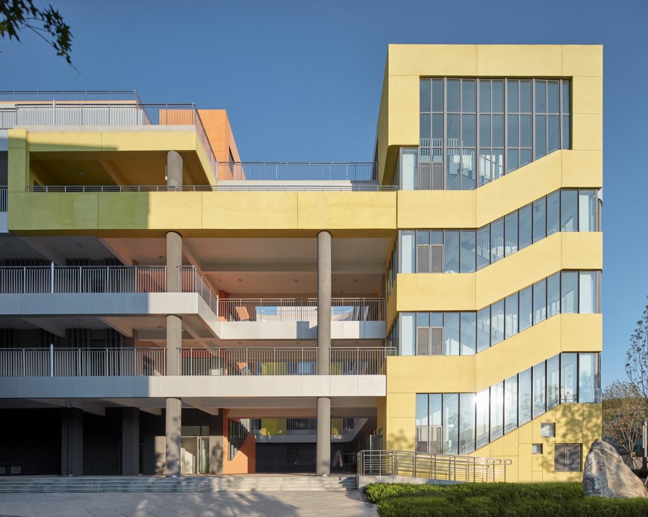 BIM建筑|自由理想的“花园城堡” :济南北康初中教育建筑群落 / UA 尤安设计 BIM建筑|自由理想的“花园城堡” :济南北康初中教育建筑群落 / UA 尤安设计