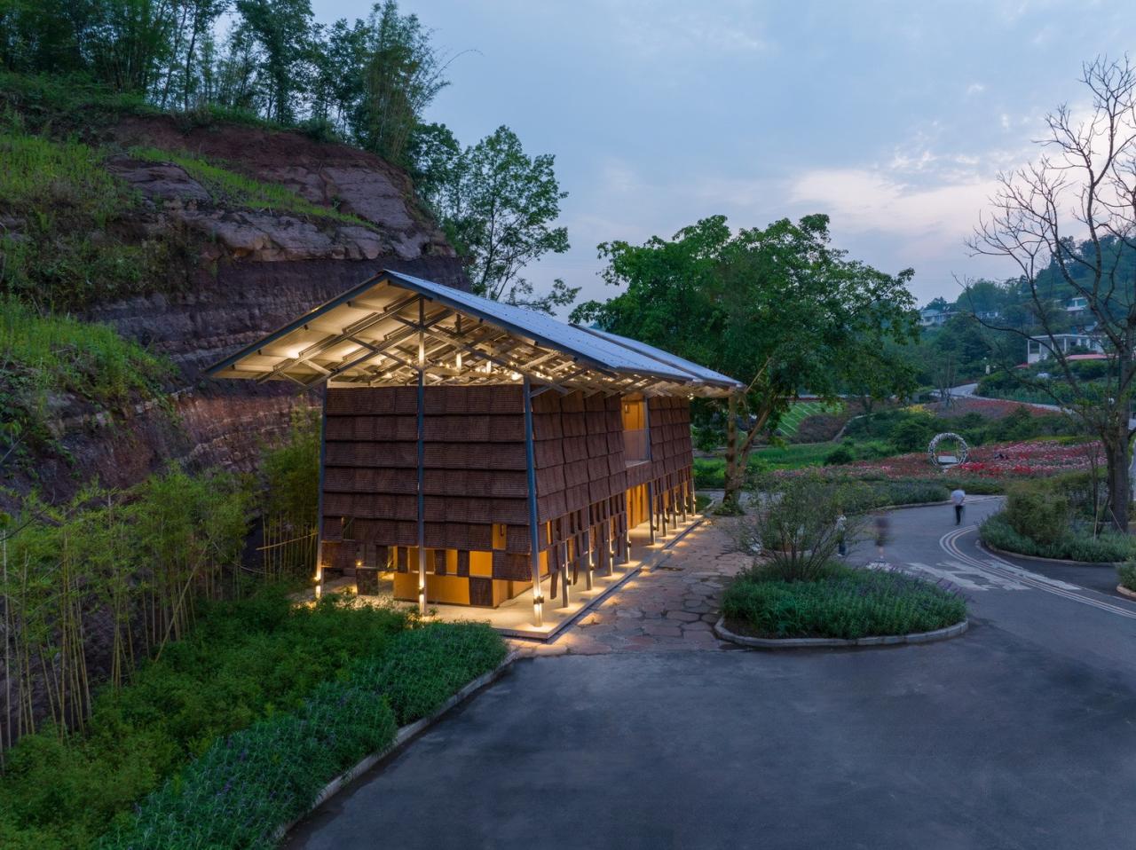 BIM建筑|面朝花海的棕厕 / 在行建筑 BIM建筑|面朝花海的棕厕 / 在行建筑