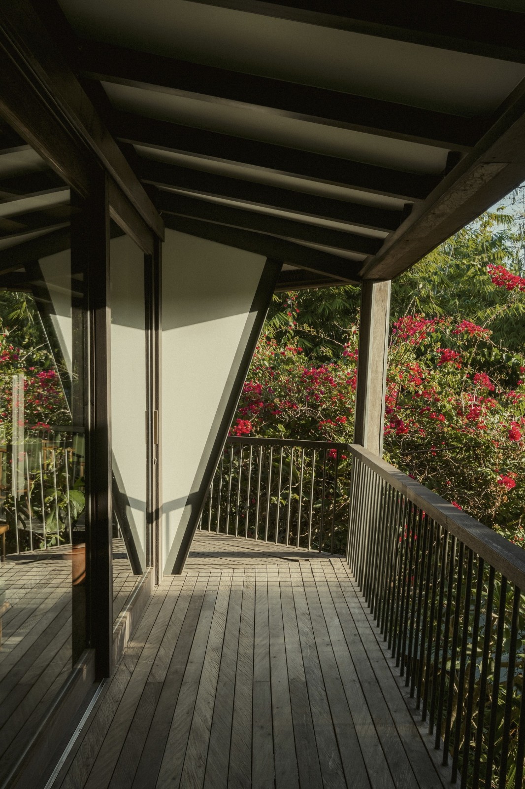 BIM建筑|八角餐厅和工作区 / Stilt Studios BIM建筑|八角餐厅和工作区 / Stilt Studios