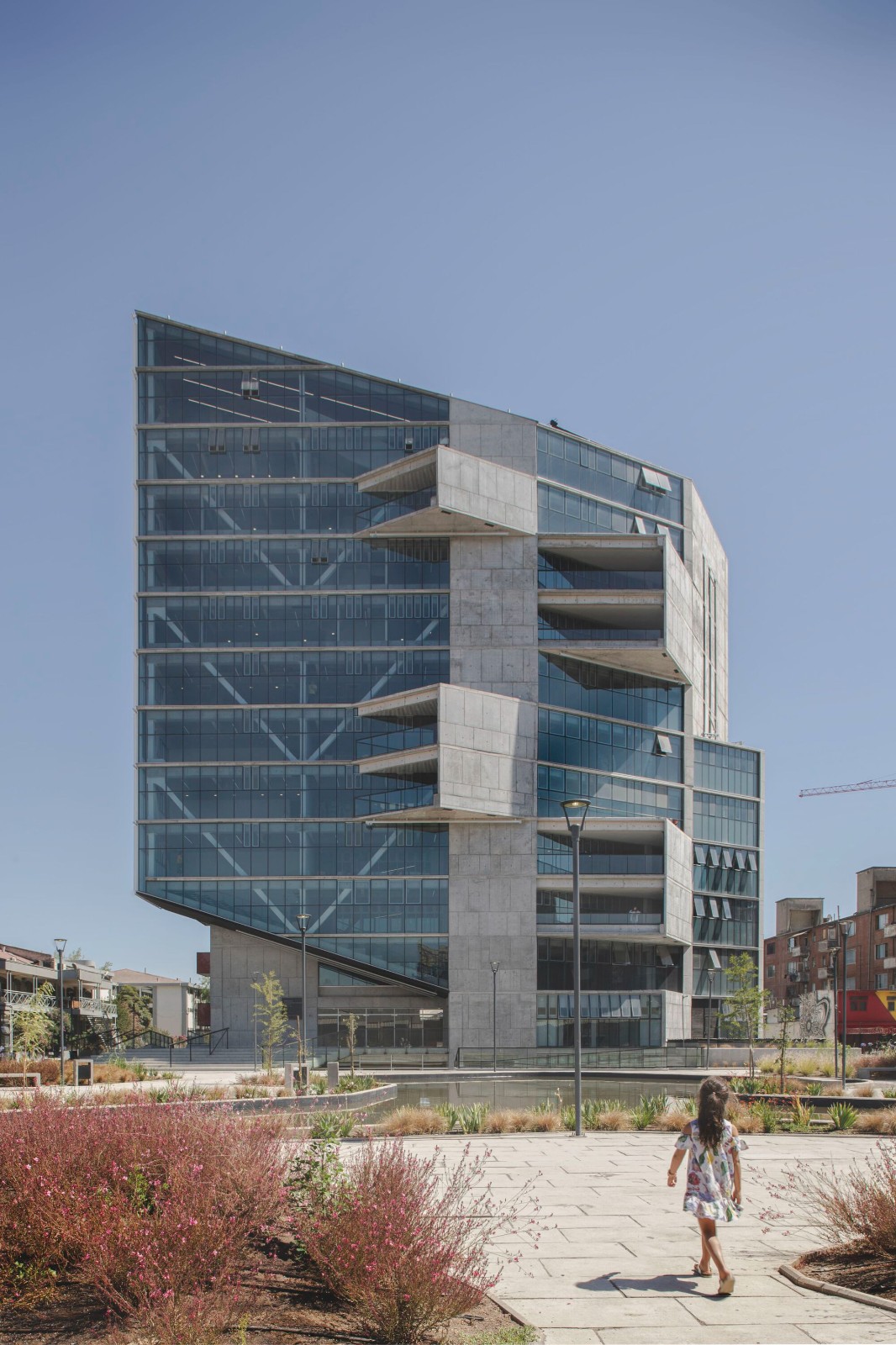 BIM建筑|楼梯漫步,圣地亚哥大学商业与经济学院 FAE / Marsino Arquitectura BIM建筑|楼梯漫步,圣地亚哥大学商业与经济学院 FAE / Marsino Arquitectura