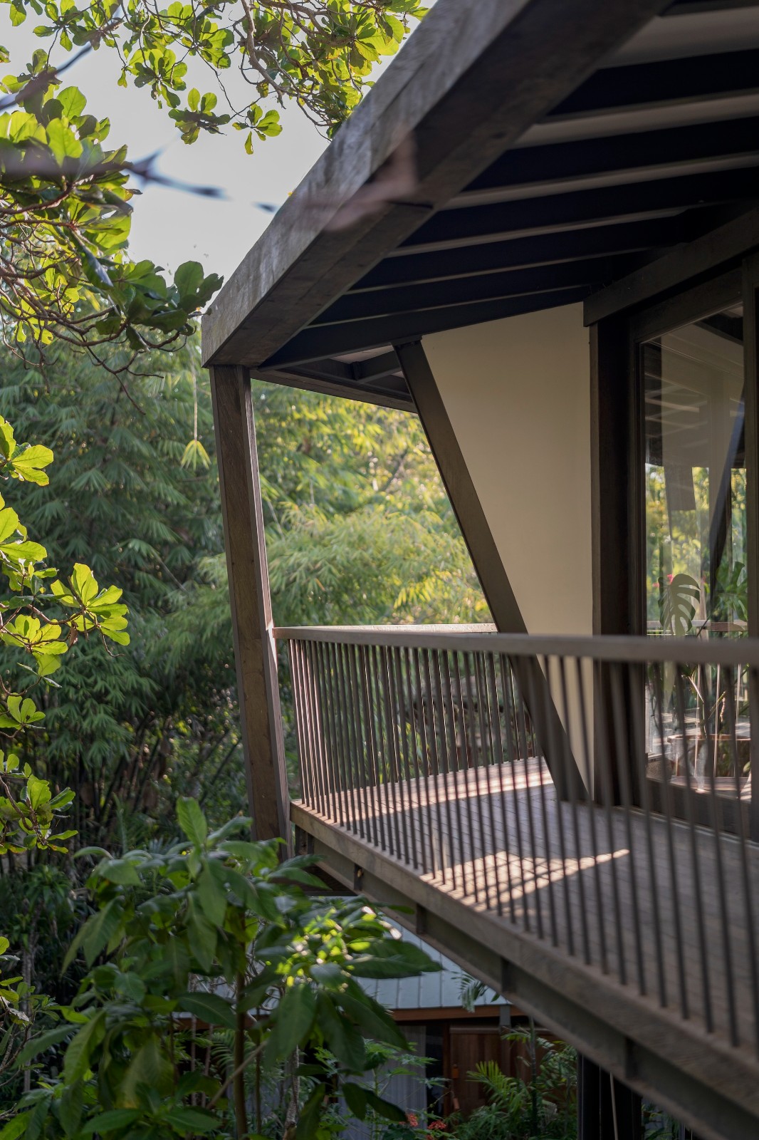 BIM建筑|八角餐厅和工作区 / Stilt Studios BIM建筑|八角餐厅和工作区 / Stilt Studios