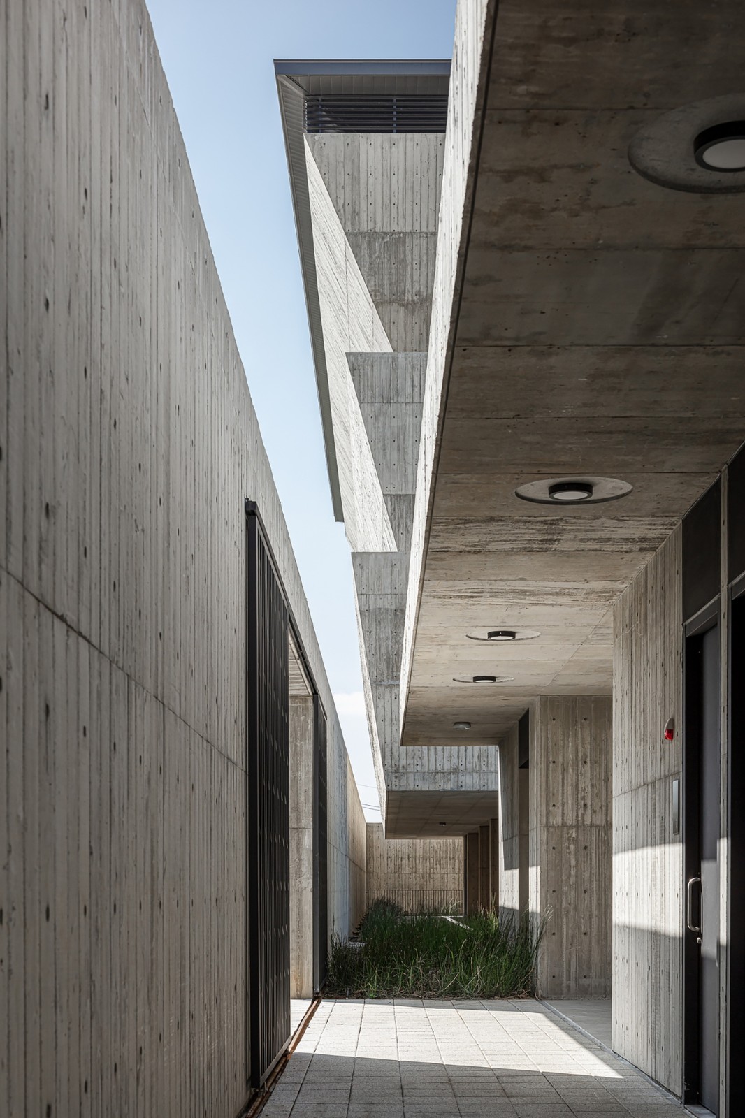 BIM建筑|山中骨灰安置所 / Behet Bondzio Lin Architekten BIM建筑|山中骨灰安置所 / Behet Bondzio Lin Architekten
