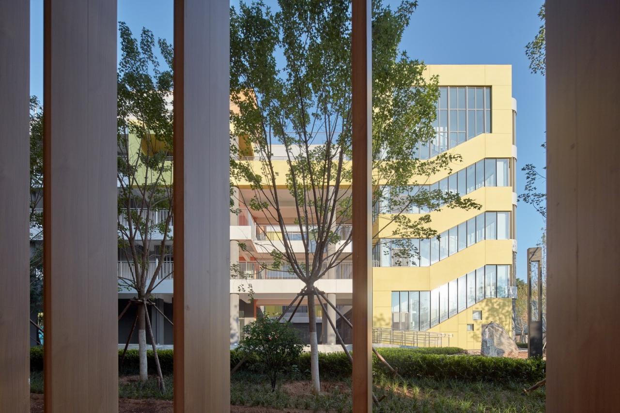 BIM建筑|自由理想的“花园城堡” :济南北康初中教育建筑群落 / UA 尤安设计 BIM建筑|自由理想的“花园城堡” :济南北康初中教育建筑群落 / UA 尤安设计