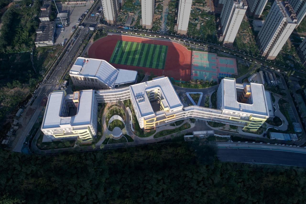 BIM建筑|自由理想的“花园城堡” :济南北康初中教育建筑群落 / UA 尤安设计 BIM建筑|自由理想的“花园城堡” :济南北康初中教育建筑群落 / UA 尤安设计