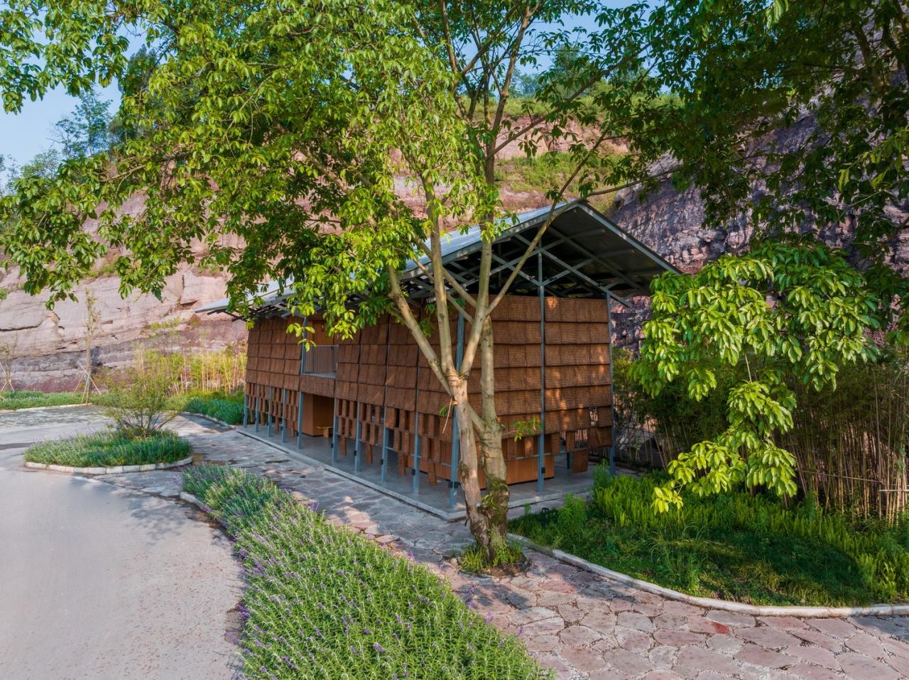 BIM建筑|面朝花海的棕厕 / 在行建筑 BIM建筑|面朝花海的棕厕 / 在行建筑