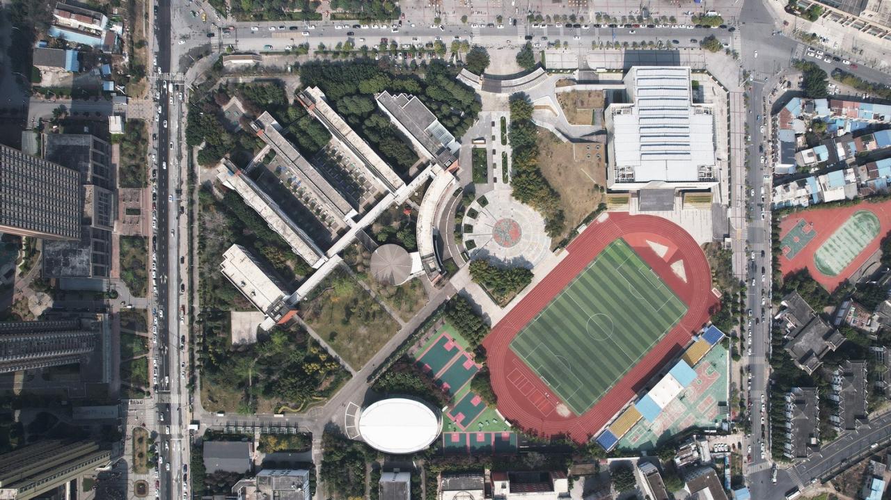BIM建筑|龙泉中学体育馆 / 中国建筑西南设计研究院有限公司 BIM建筑|龙泉中学体育馆 / 中国建筑西南设计研究院有限公司