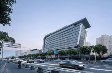 BIM建筑|上海新虹桥灿辉希尔顿五星级酒店:一幅展现流线与速度感的立面画卷 / 三益建筑-BIM建筑网