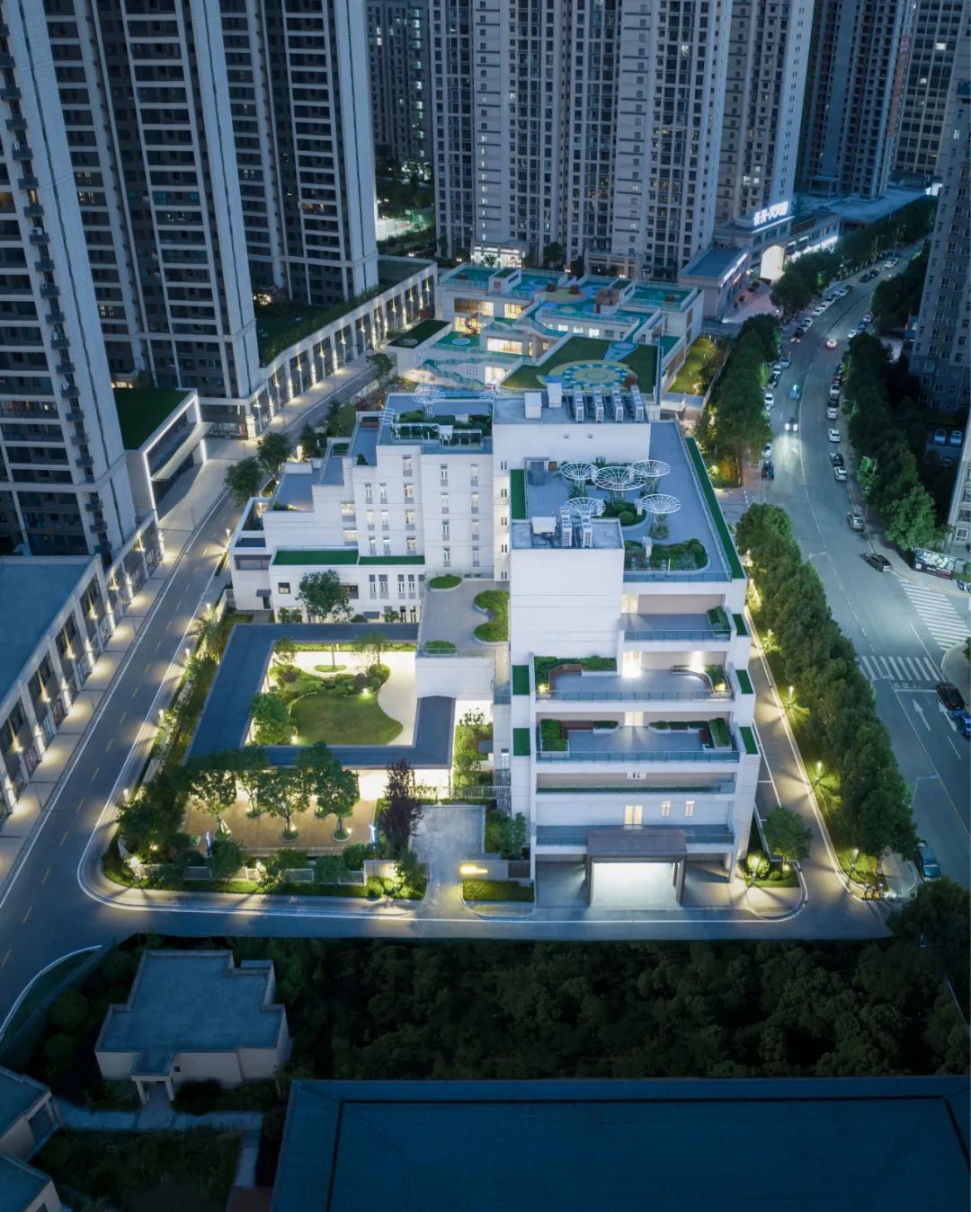 BIM建筑|多层养老中心与外部环境的互动-博元养老中心 / UUA BIM建筑|多层养老中心与外部环境的互动-博元养老中心 / UUA