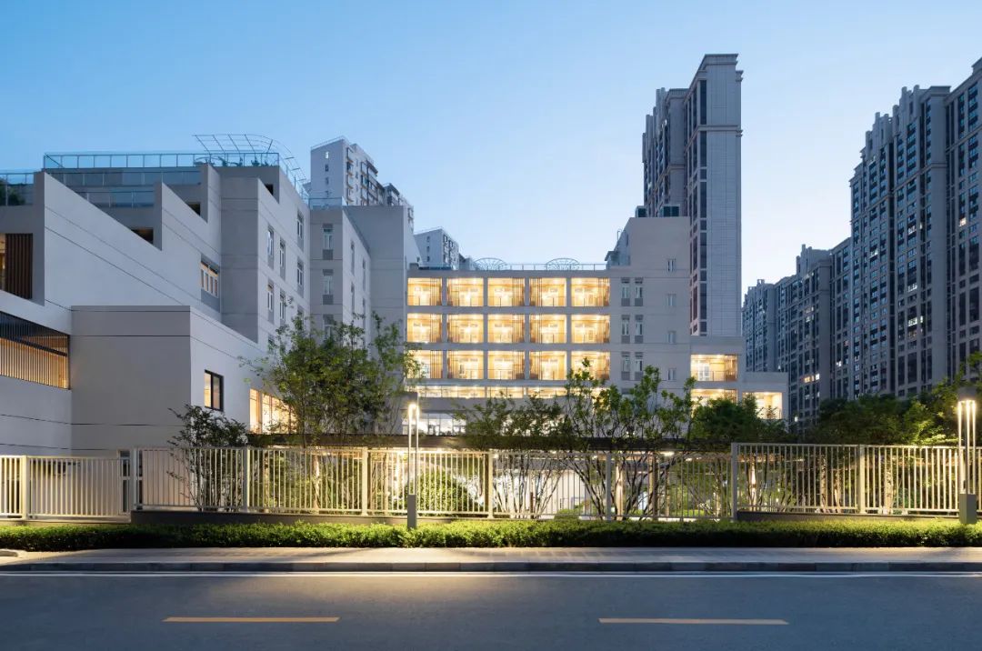 BIM建筑|多层养老中心与外部环境的互动-博元养老中心 / UUA BIM建筑|多层养老中心与外部环境的互动-博元养老中心 / UUA