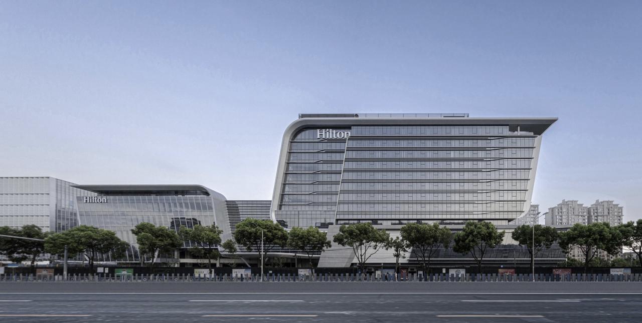 BIM建筑|上海新虹桥灿辉希尔顿五星级酒店:一幅展现流线与速度感的立面画卷 / 三益建筑 BIM建筑|上海新虹桥灿辉希尔顿五星级酒店:一幅展现流线与速度感的立面画卷 / 三益建筑