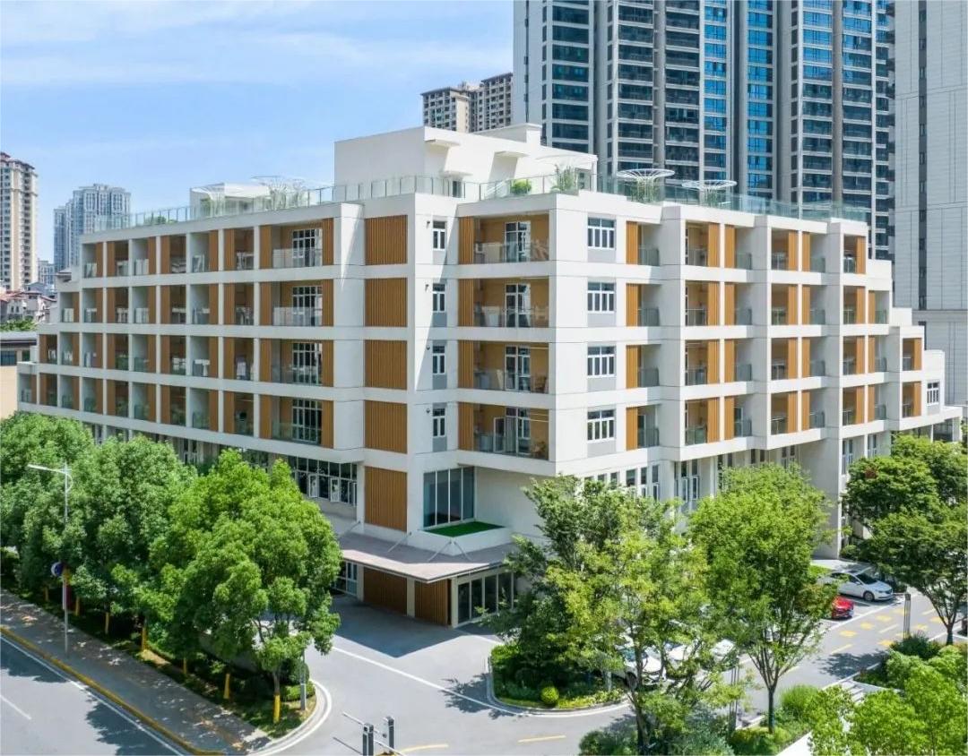 BIM建筑|多层养老中心与外部环境的互动-博元养老中心 / UUA BIM建筑|多层养老中心与外部环境的互动-博元养老中心 / UUA