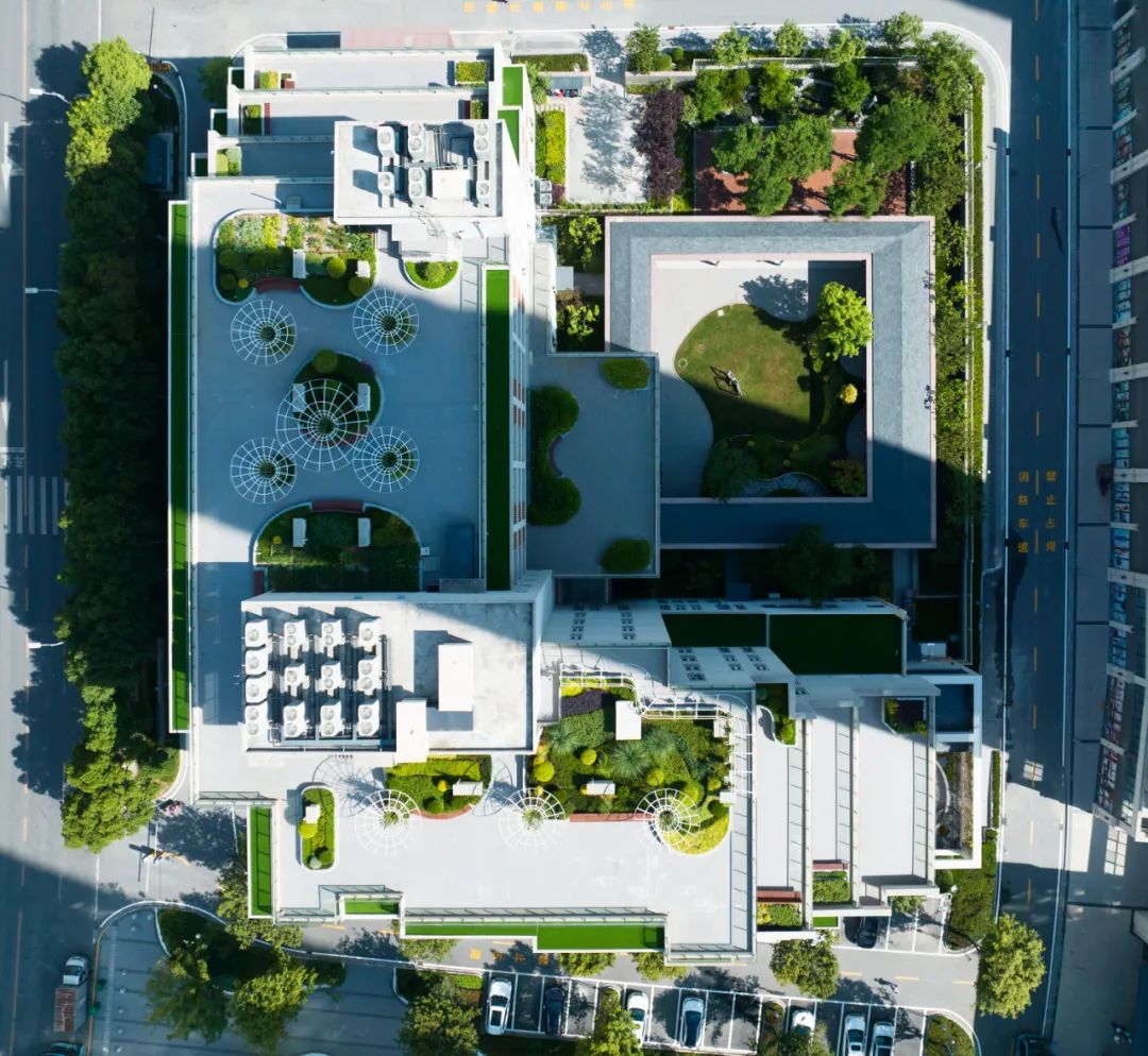 BIM建筑|多层养老中心与外部环境的互动-博元养老中心 / UUA BIM建筑|多层养老中心与外部环境的互动-博元养老中心 / UUA