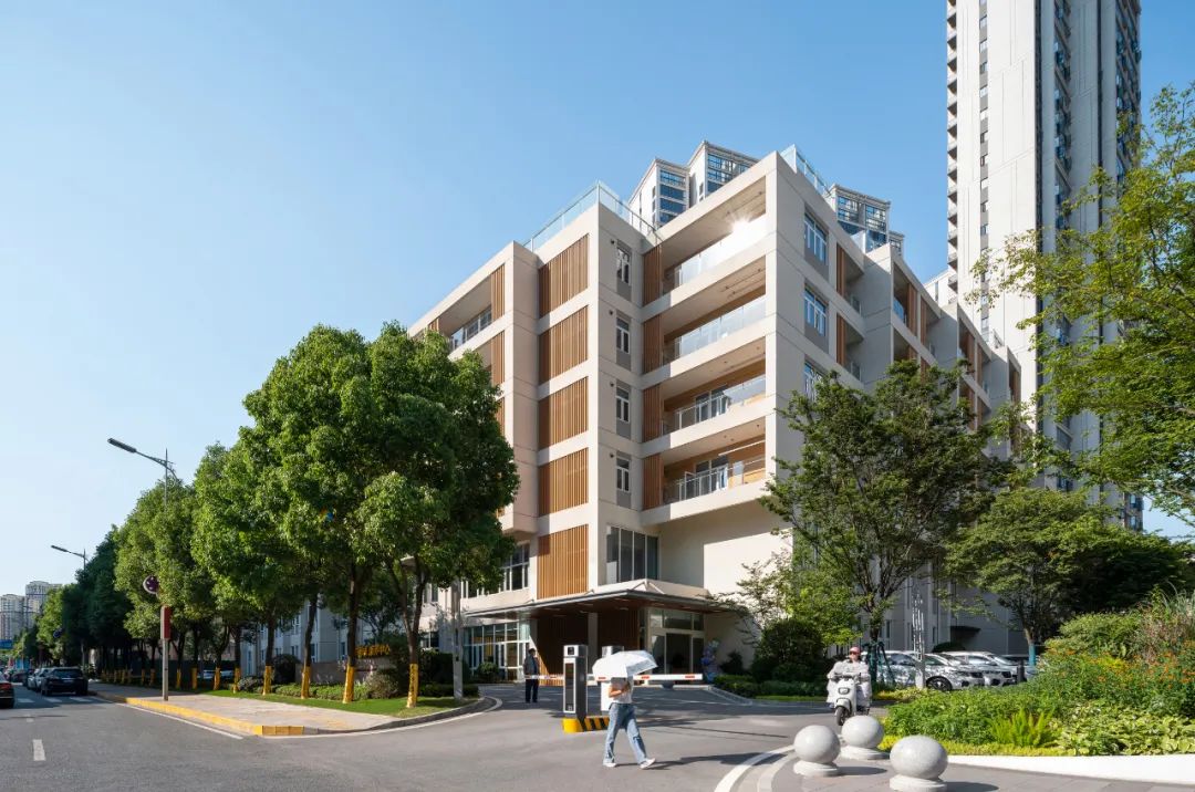 BIM建筑|多层养老中心与外部环境的互动-博元养老中心 / UUA BIM建筑|多层养老中心与外部环境的互动-博元养老中心 / UUA