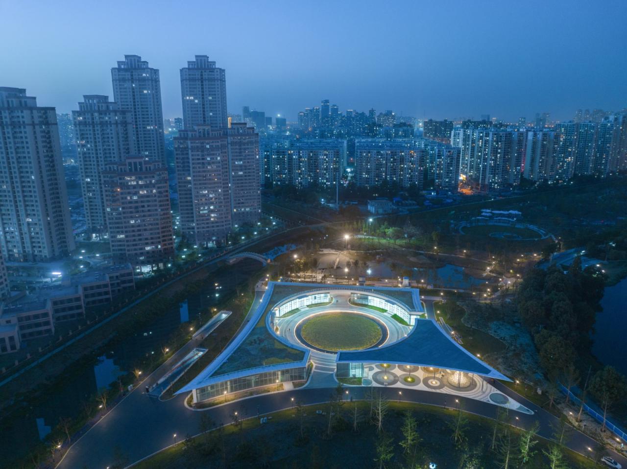 BIM建筑|武汉海绵公园研学+游客中心 / UAO瑞拓设计 BIM建筑|武汉海绵公园研学+游客中心 / UAO瑞拓设计
