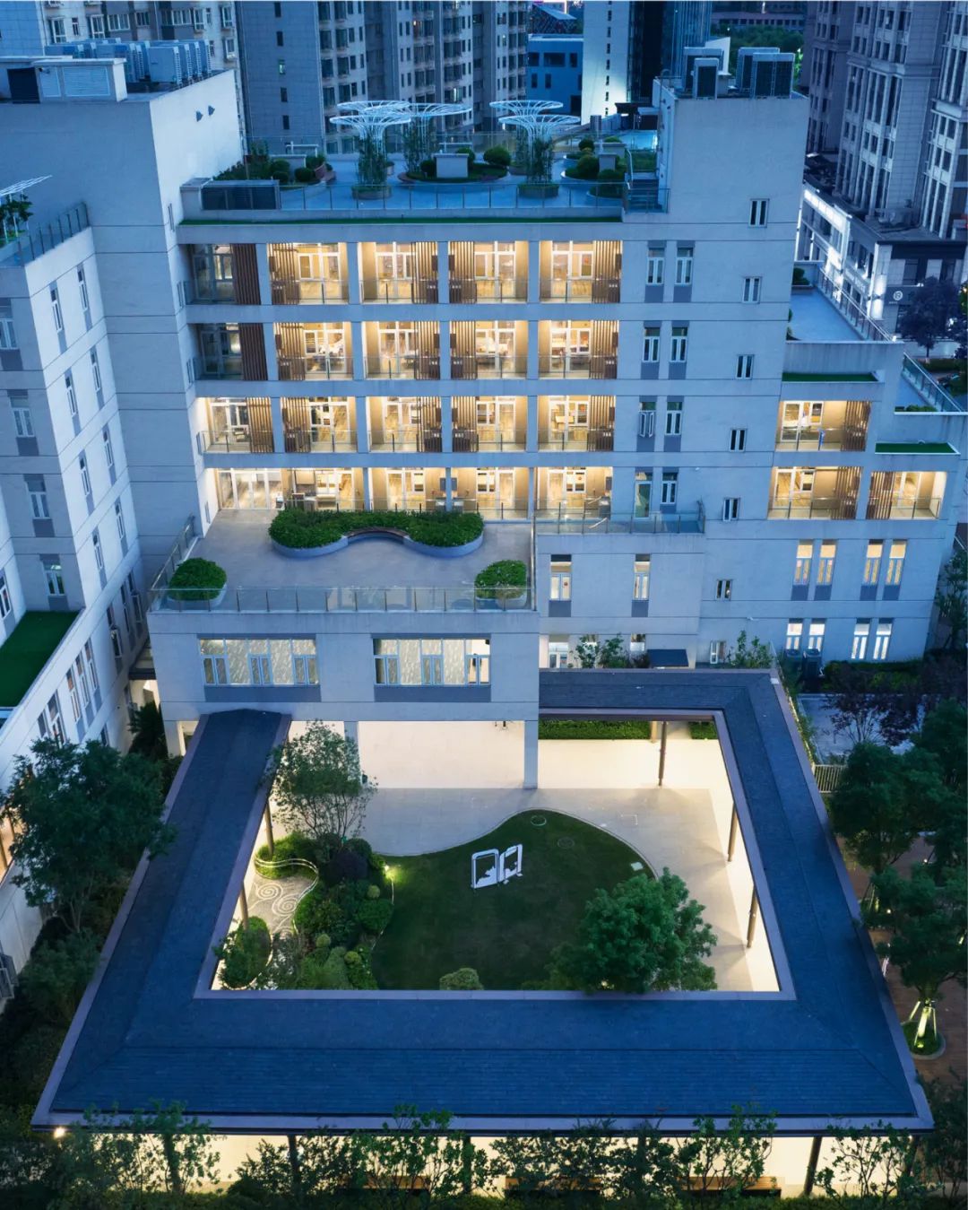 BIM建筑|多层养老中心与外部环境的互动-博元养老中心 / UUA BIM建筑|多层养老中心与外部环境的互动-博元养老中心 / UUA