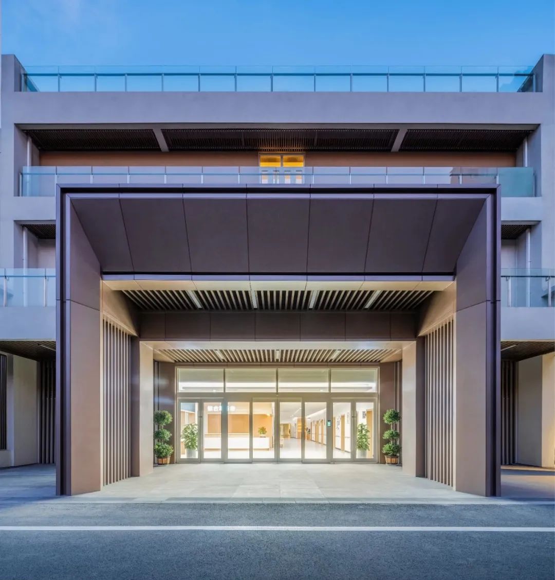 BIM建筑|多层养老中心与外部环境的互动-博元养老中心 / UUA BIM建筑|多层养老中心与外部环境的互动-博元养老中心 / UUA