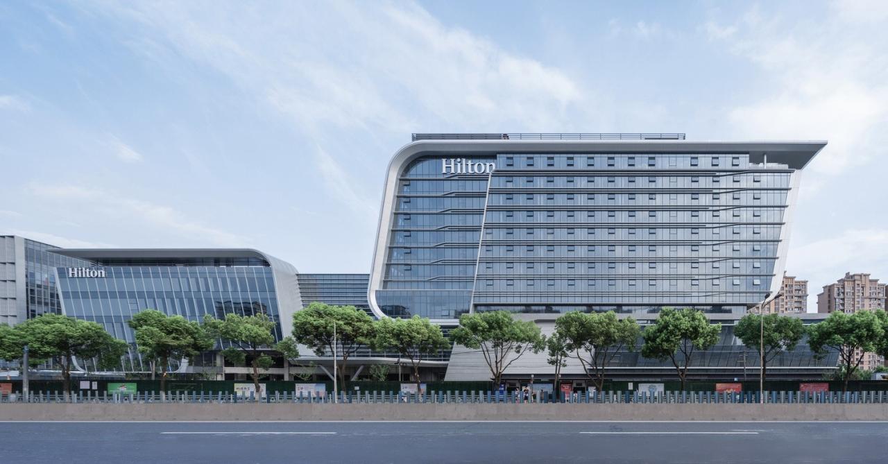 BIM建筑|上海新虹桥灿辉希尔顿五星级酒店:一幅展现流线与速度感的立面画卷 / 三益建筑 BIM建筑|上海新虹桥灿辉希尔顿五星级酒店:一幅展现流线与速度感的立面画卷 / 三益建筑