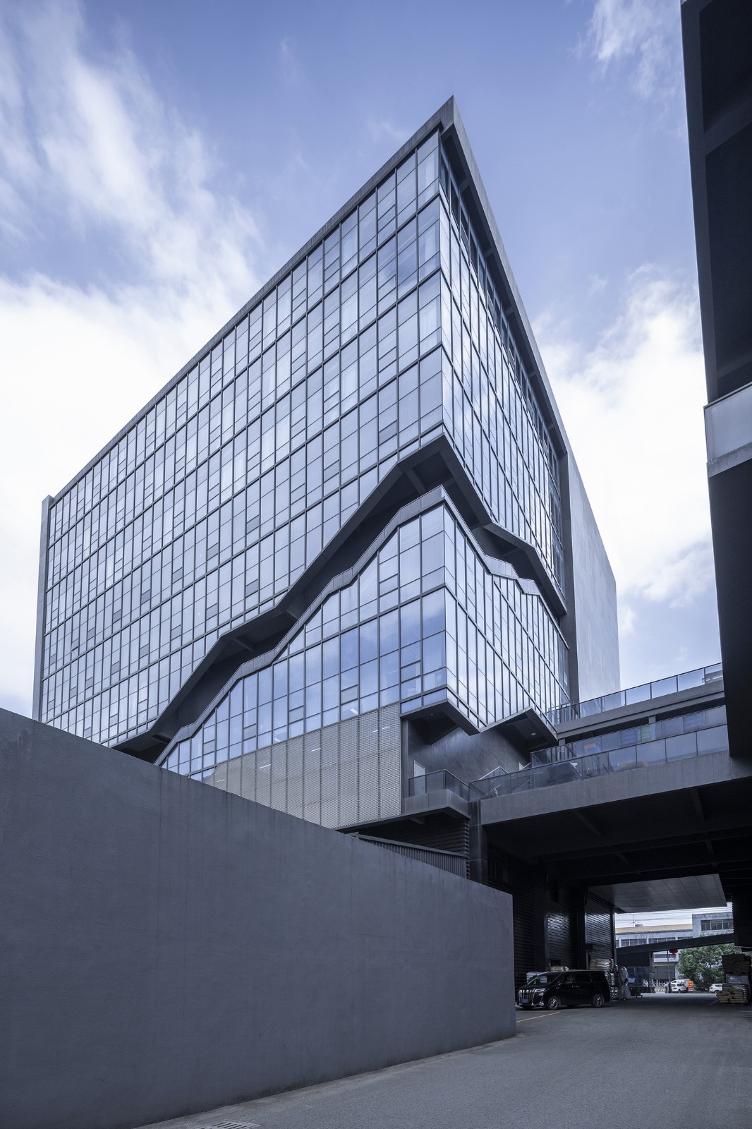 BIM建筑|台州聚丰机车总部 / 殊至建筑 BIM建筑|台州聚丰机车总部 / 殊至建筑