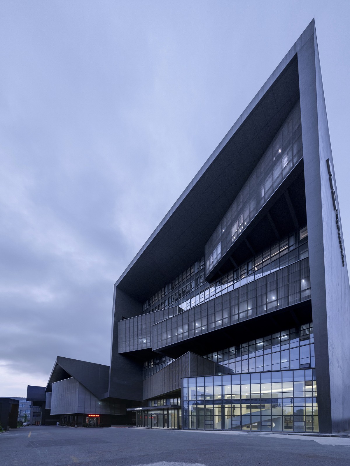 BIM建筑|台州聚丰机车总部 / 殊至建筑 BIM建筑|台州聚丰机车总部 / 殊至建筑