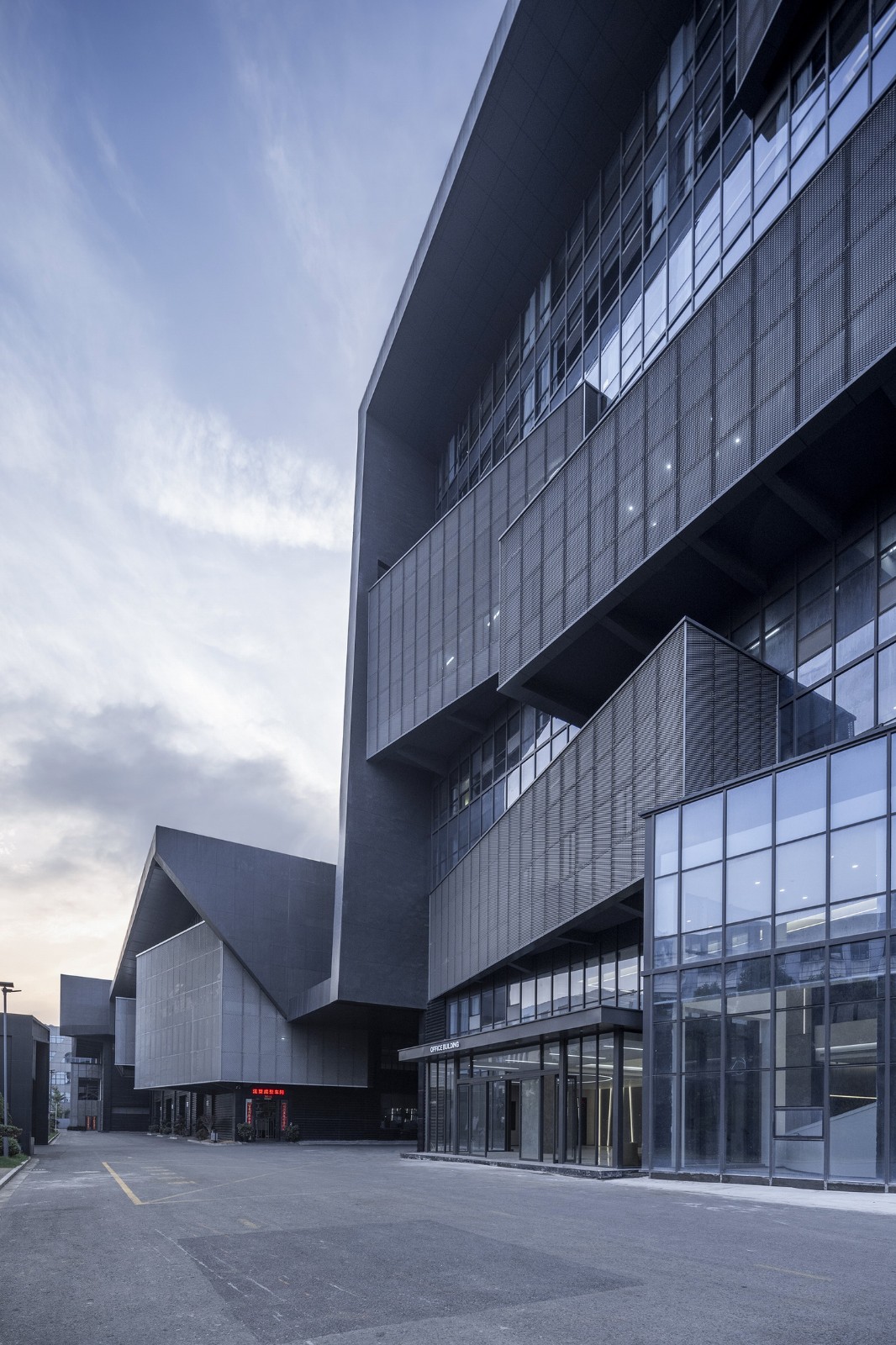 BIM建筑|台州聚丰机车总部 / 殊至建筑 BIM建筑|台州聚丰机车总部 / 殊至建筑