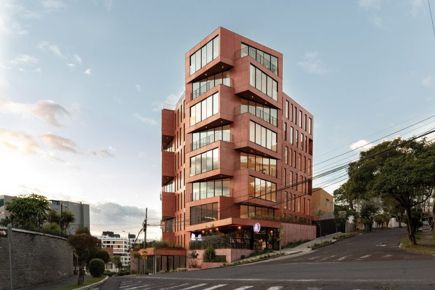 BIM建筑|厄罗设计堆叠式有色混凝土大楼 BIM建筑|厄罗设计堆叠式有色混凝土大楼