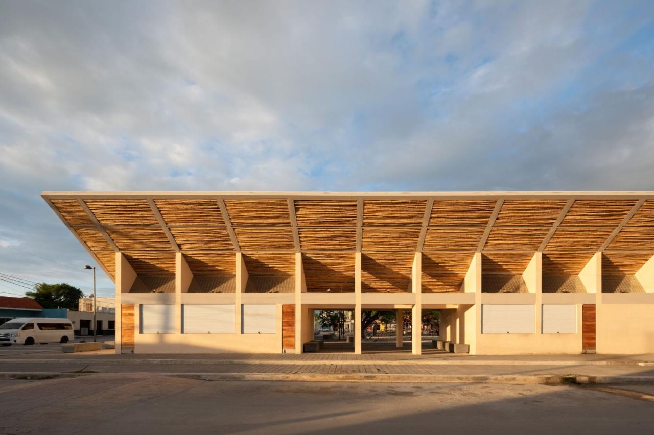 BIM建筑|遮荫空间,摊位乘凉:Chicxulub 广场 / Estudio MMX BIM建筑|遮荫空间,摊位乘凉:Chicxulub 广场 / Estudio MMX