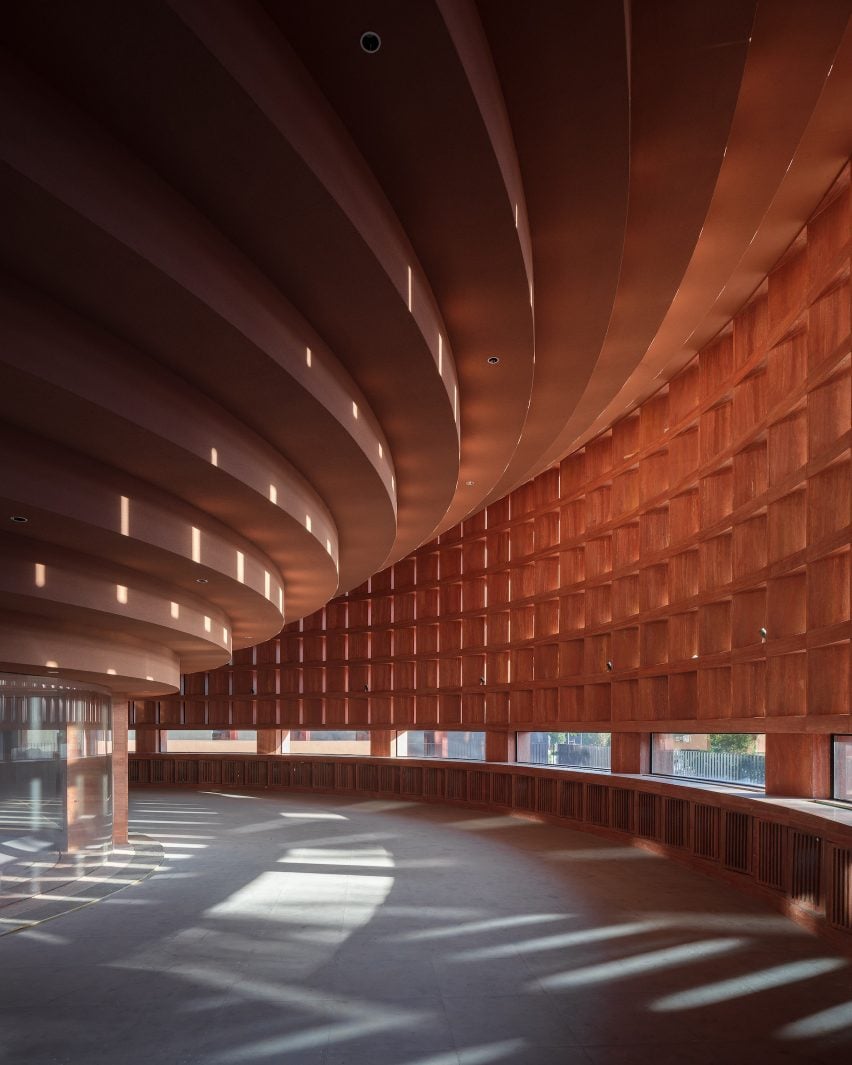 BIM建筑|如恩工作室在曲江美术馆顶上加上“灯笼” BIM建筑|如恩工作室在曲江美术馆顶上加上“灯笼”