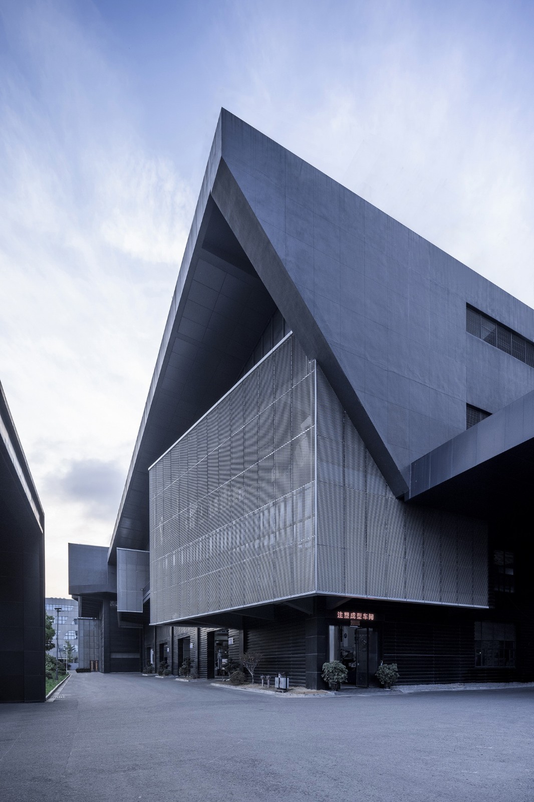 BIM建筑|台州聚丰机车总部 / 殊至建筑 BIM建筑|台州聚丰机车总部 / 殊至建筑