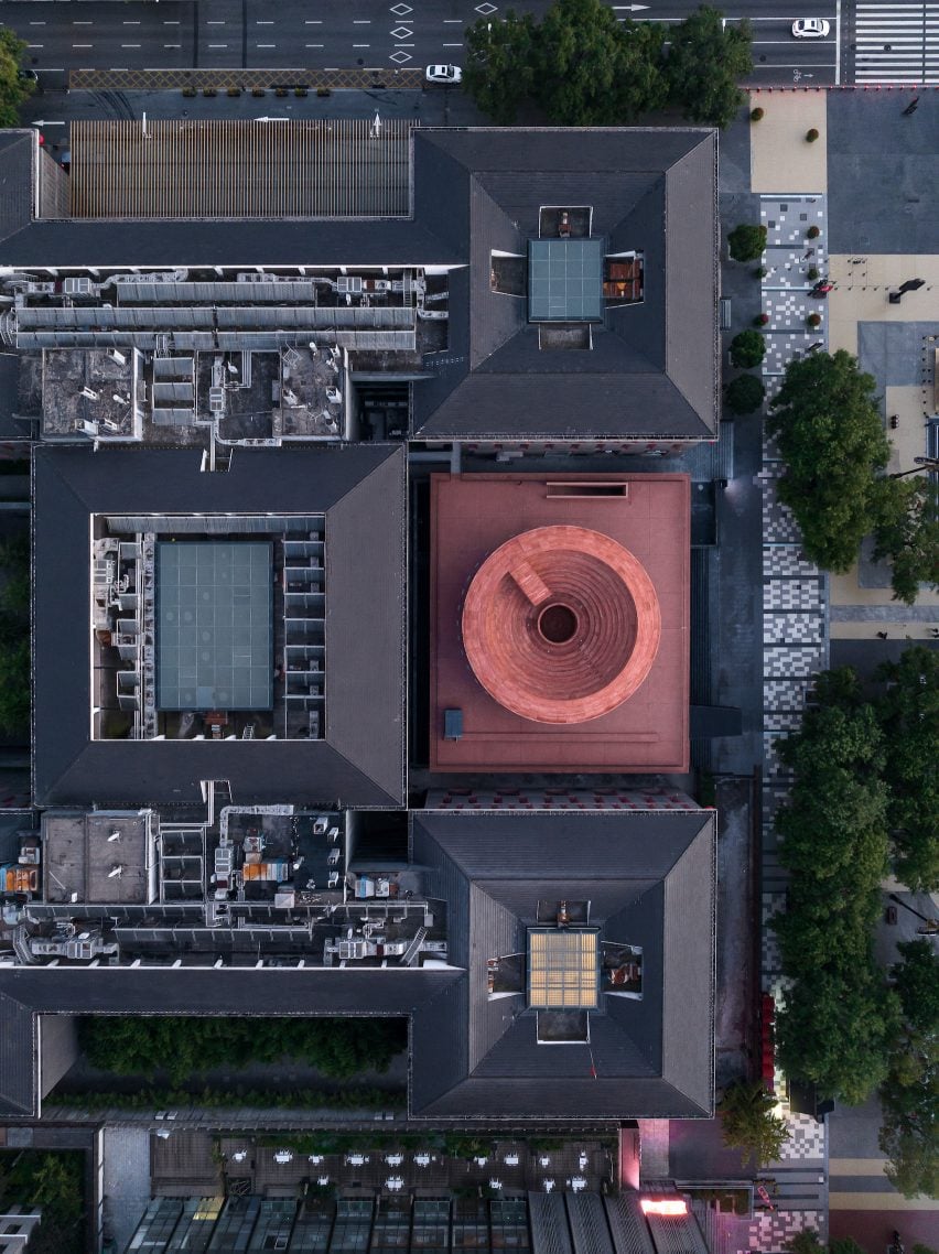 BIM建筑|如恩工作室在曲江美术馆顶上加上“灯笼” BIM建筑|如恩工作室在曲江美术馆顶上加上“灯笼”