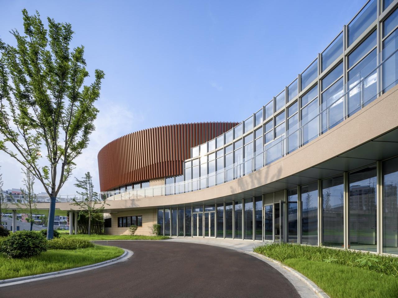 BIM建筑|上海三林懿德社区文体中心:“镶嵌”在社区当中的一站式“体育+”公园 / 三益中国 BIM建筑|上海三林懿德社区文体中心:“镶嵌”在社区当中的一站式“体育+”公园 / 三益中国
