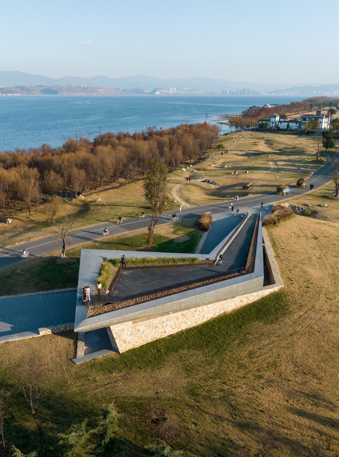 BIM建筑|微地形:大理洱海小邑庄生态驿站-孟凡浩 / line+建筑事务所 BIM建筑|微地形:大理洱海小邑庄生态驿站-孟凡浩 / line+建筑事务所