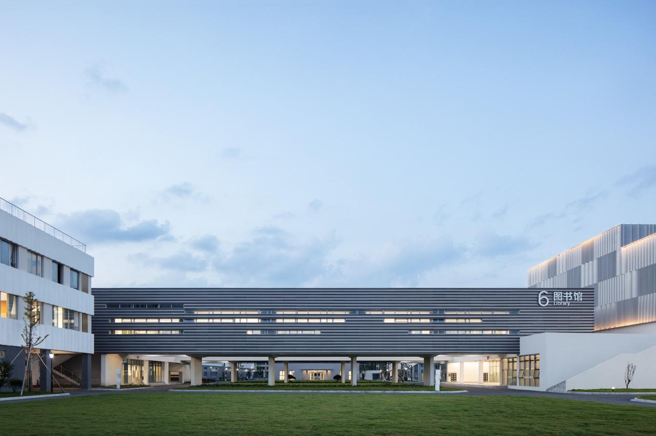 BIM建筑|宁波市古林职业高级中学:少年的无限剧本 / ARCHIS(如是)建筑设计事务所 BIM建筑|宁波市古林职业高级中学:少年的无限剧本 / ARCHIS(如是)建筑设计事务所