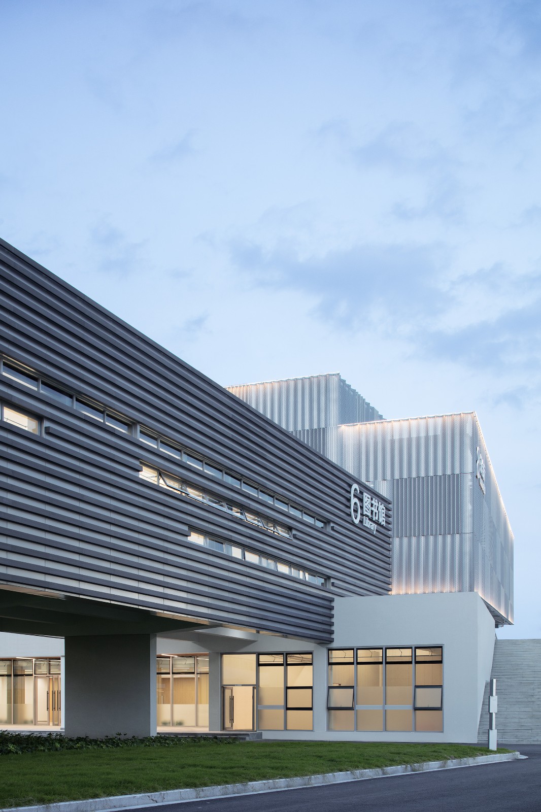 BIM建筑|宁波市古林职业高级中学:少年的无限剧本 / ARCHIS(如是)建筑设计事务所 BIM建筑|宁波市古林职业高级中学:少年的无限剧本 / ARCHIS(如是)建筑设计事务所