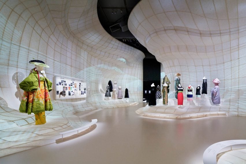 BIM建筑|OMA为东京迪奥展览打造“讲故事的舞台” BIM建筑|OMA为东京迪奥展览打造“讲故事的舞台”