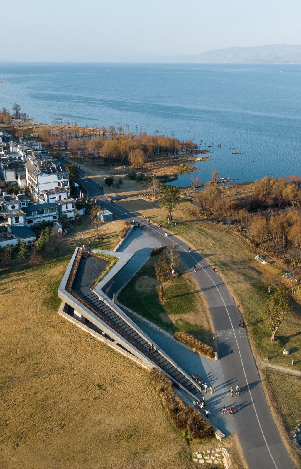 BIM建筑|微地形:大理洱海小邑庄生态驿站-孟凡浩 / line+建筑事务所 BIM建筑|微地形:大理洱海小邑庄生态驿站-孟凡浩 / line+建筑事务所