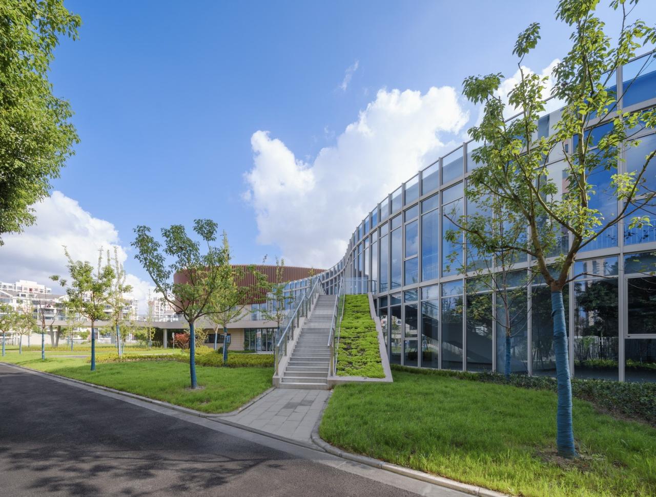 BIM建筑|上海三林懿德社区文体中心:“镶嵌”在社区当中的一站式“体育+”公园 / 三益中国 BIM建筑|上海三林懿德社区文体中心:“镶嵌”在社区当中的一站式“体育+”公园 / 三益中国