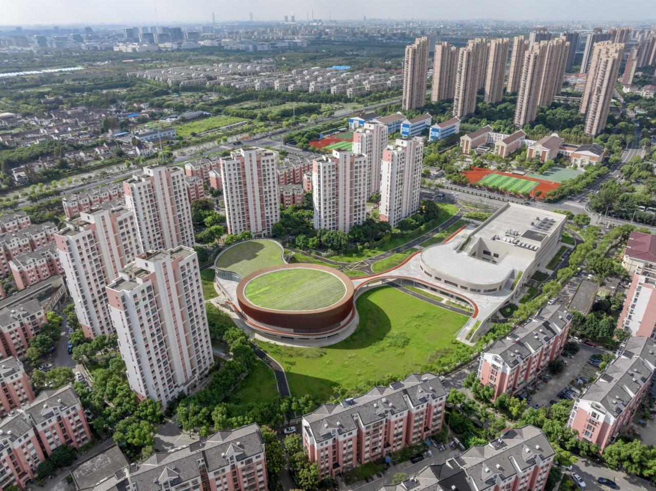 BIM建筑|上海三林懿德社区文体中心:“镶嵌”在社区当中的一站式“体育+”公园 / 三益中国 BIM建筑|上海三林懿德社区文体中心:“镶嵌”在社区当中的一站式“体育+”公园 / 三益中国