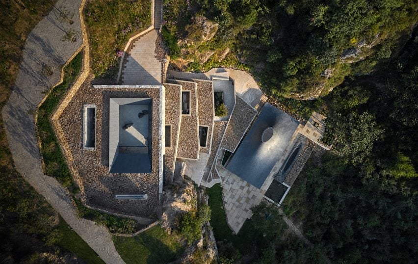 BIM建筑|大舍工作室完成长城旁的佛寺 BIM建筑|大舍工作室完成长城旁的佛寺