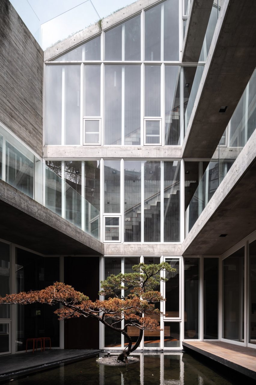 BIM建筑|格拉提安设计棱角分明的混凝土庭院住宅 BIM建筑|格拉提安设计棱角分明的混凝土庭院住宅