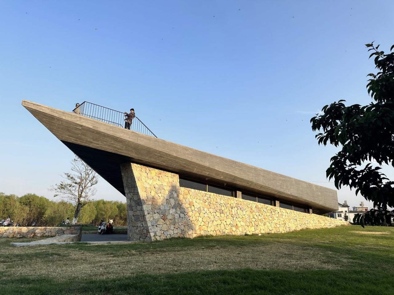 BIM建筑|微地形:大理洱海小邑庄生态驿站-孟凡浩 / line+建筑事务所 BIM建筑|微地形:大理洱海小邑庄生态驿站-孟凡浩 / line+建筑事务所