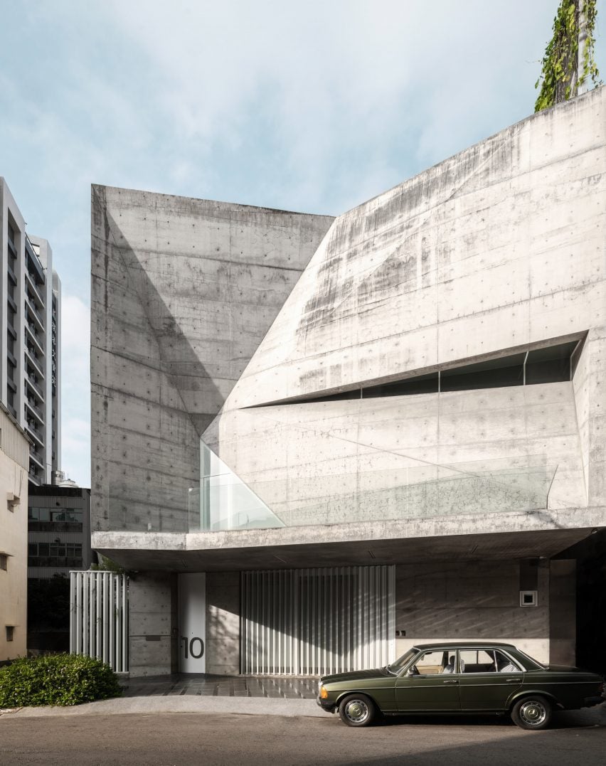 BIM建筑|格拉提安设计棱角分明的混凝土庭院住宅 BIM建筑|格拉提安设计棱角分明的混凝土庭院住宅