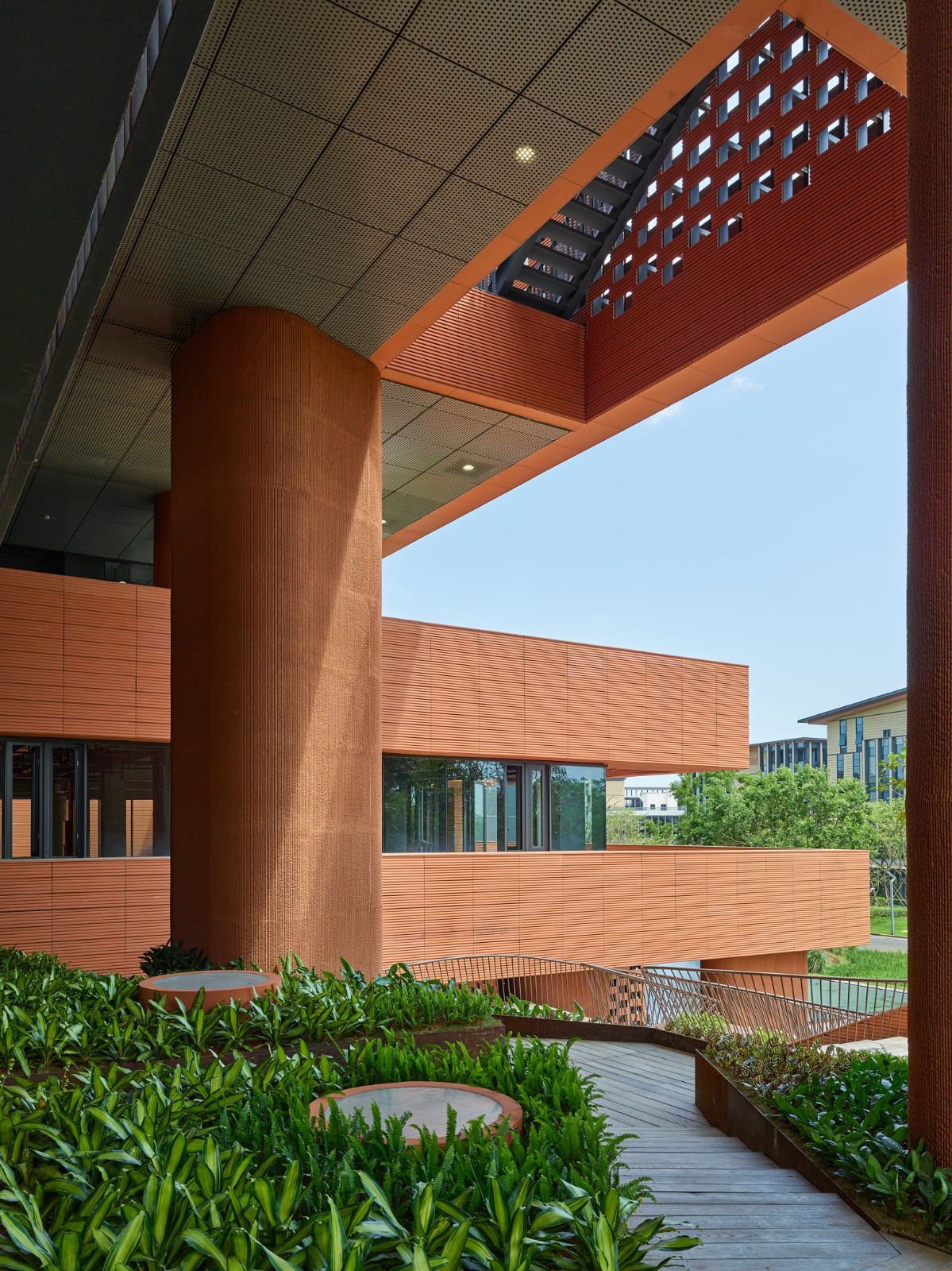 BIM建筑|海南生态智慧新城数字市政厅 / 清华大学建筑设计研究院 素朴建筑工作室 BIM建筑|海南生态智慧新城数字市政厅 / 清华大学建筑设计研究院 素朴建筑工作室