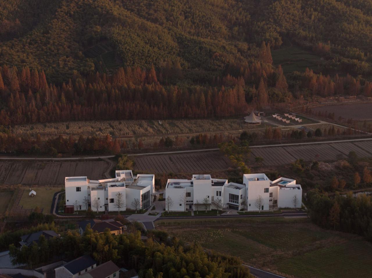 BIM建筑|湖州西坡劳岭良室 / 跳房子建筑工作室 BIM建筑|湖州西坡劳岭良室 / 跳房子建筑工作室