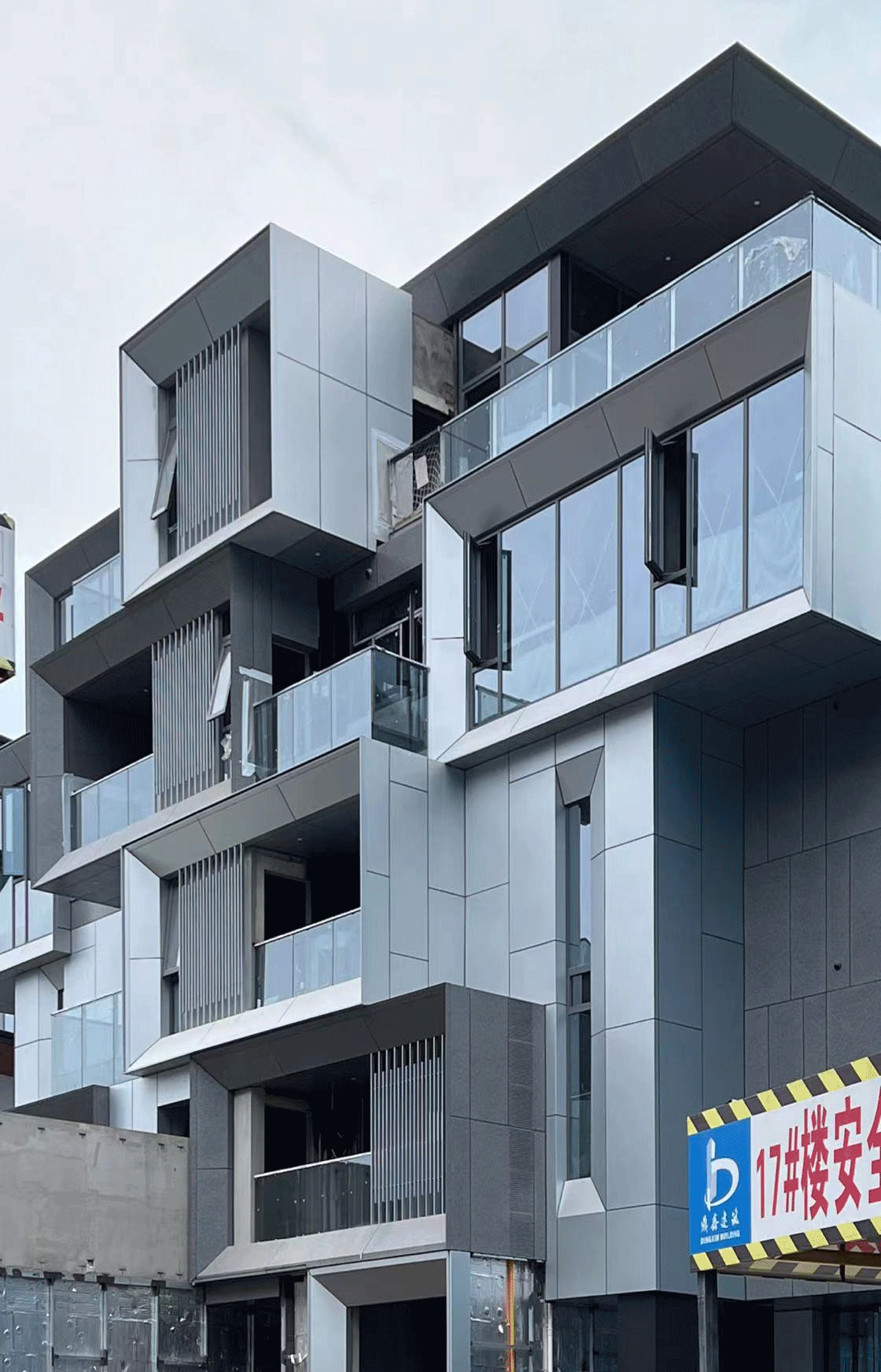BIM建筑|成都麓湖黑石岛:垂直五连墅 / 孟凡浩-line+建筑事务所 BIM建筑|成都麓湖黑石岛:垂直五连墅 / 孟凡浩-line+建筑事务所