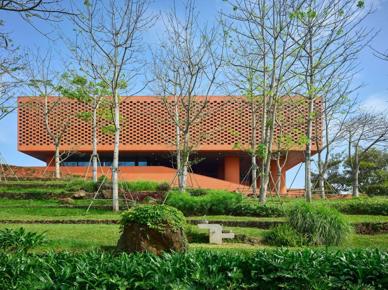 BIM建筑|海南生态智慧新城数字市政厅 / 清华大学建筑设计研究院 素朴建筑工作室 BIM建筑|海南生态智慧新城数字市政厅 / 清华大学建筑设计研究院 素朴建筑工作室