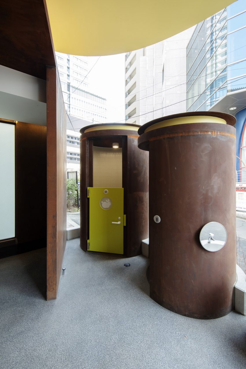 BIM建筑|小林纯子设计亮黄色圆盘顶耐候钢厕所 BIM建筑|小林纯子设计亮黄色圆盘顶耐候钢厕所