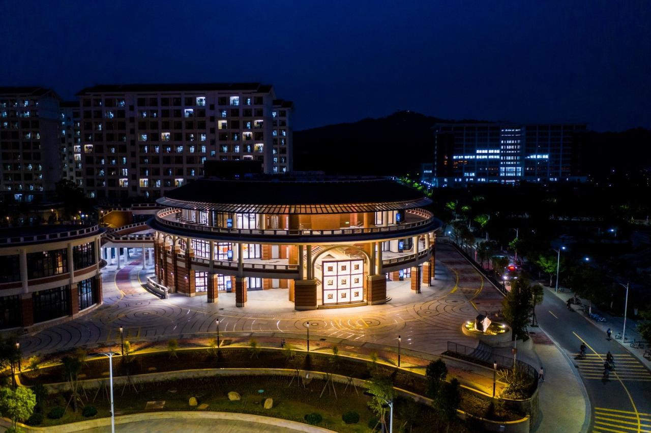 BIM建筑|厦门大学翔安校区中部学生食堂(思源餐厅)/ 厦门大学建筑设计研究院有限公司(AUAD) BIM建筑|厦门大学翔安校区中部学生食堂(思源餐厅)/ 厦门大学建筑设计研究院有限公司(AUAD)