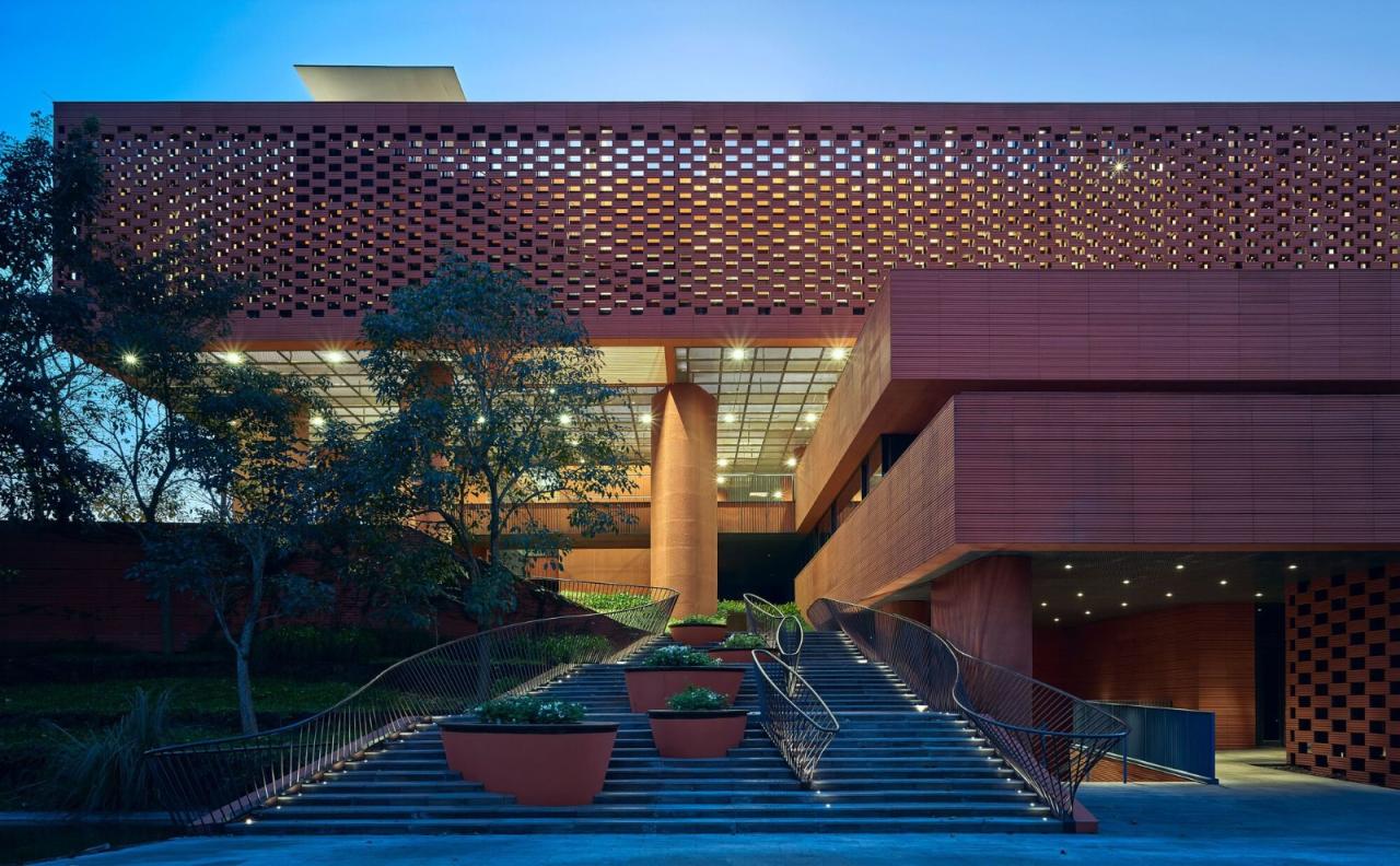 BIM建筑|海南生态智慧新城数字市政厅 / 清华大学建筑设计研究院 素朴建筑工作室 BIM建筑|海南生态智慧新城数字市政厅 / 清华大学建筑设计研究院 素朴建筑工作室