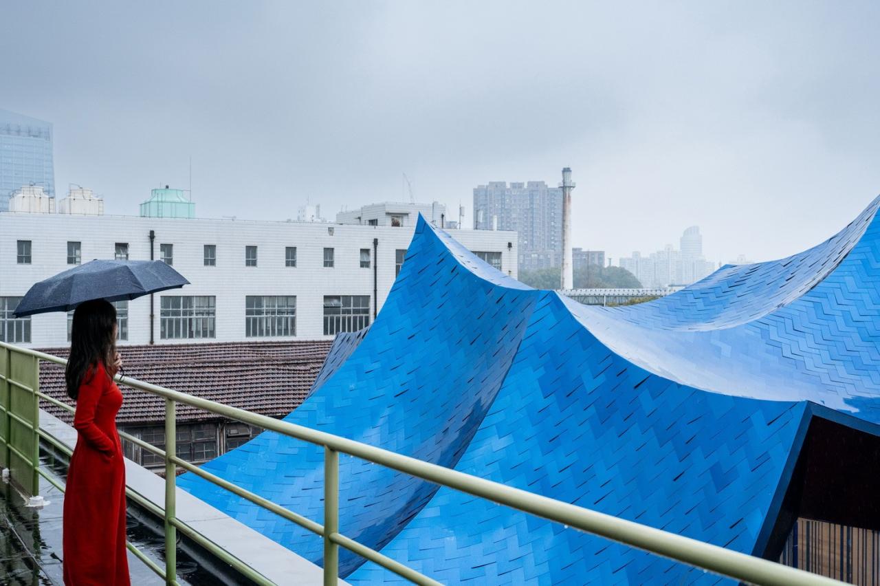 BIM建筑|青丘和白崖:仿佛海浪一般起伏的蓝色山丘下是我们“摇摇摆摆的人间” / Wutopia Lab BIM建筑|青丘和白崖:仿佛海浪一般起伏的蓝色山丘下是我们“摇摇摆摆的人间” / Wutopia Lab