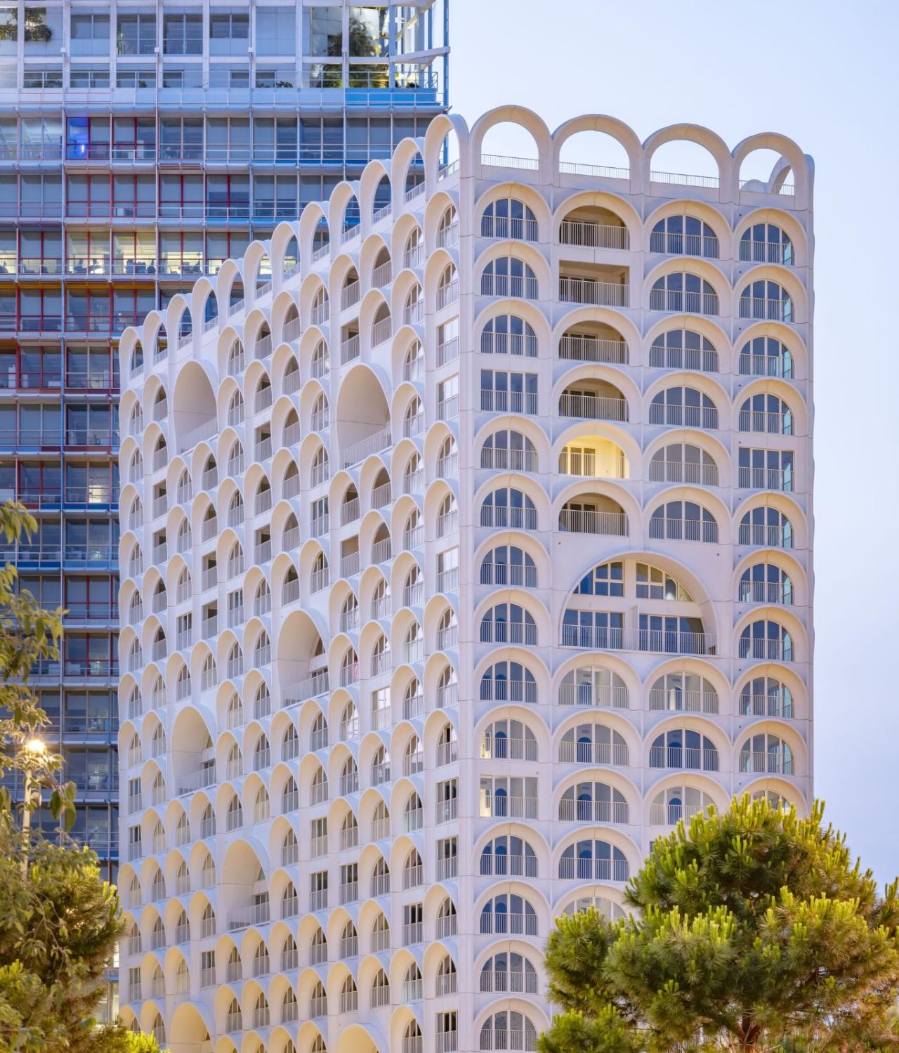 BIM建筑|414 个拱顶,‘蓝色之门’住宅 / PietriArchitectes BIM建筑|414 个拱顶,‘蓝色之门’住宅 / PietriArchitectes